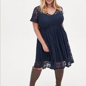 Lace short sleeved Navy blue dress with navy lining and pockets! Size 1-Torrid